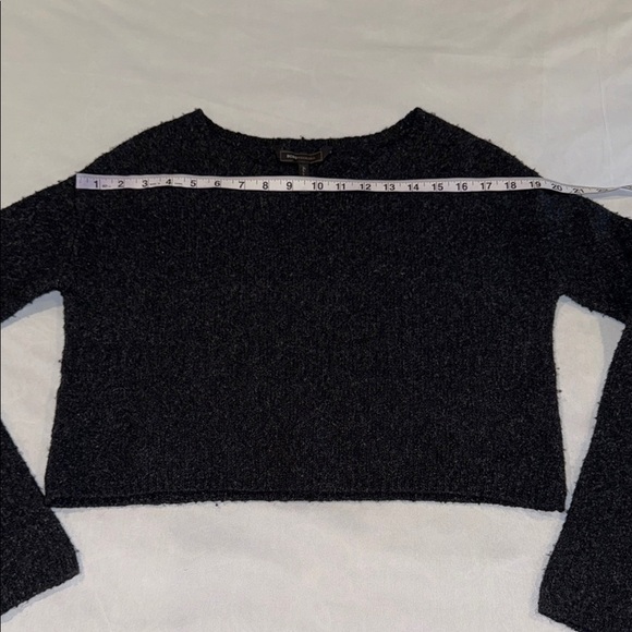BCBG Maxazria Cropped Sweater Wool Blend Black Charcoal Loose Fit Women's Sz XS - Picture 4 of 7
